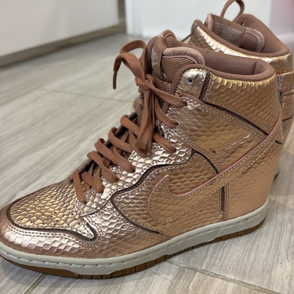 Nike rose gold dunk sky high wedge sneakers - Picture 4 of 7